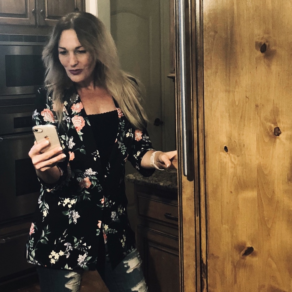 Black Floral blazer ❤️